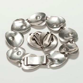 ARMSMYCKET samt ÖRHÄNGEN, silver, 1900-talets mitt.