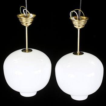 TAKLAMPOR, ett par, Pukebergs glasbruk, delvis 1900-talets mitt. Höjd 50 cm.