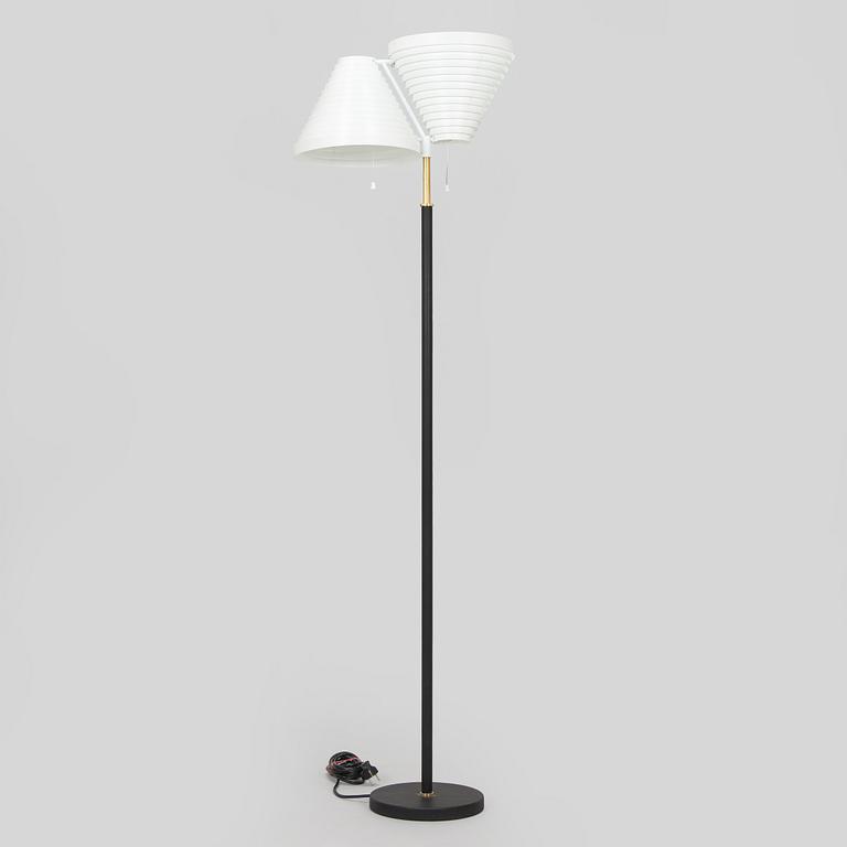 Alvar Aalto, lattiavalaisin, malli A810, Artek, 1900-luvun loppu.