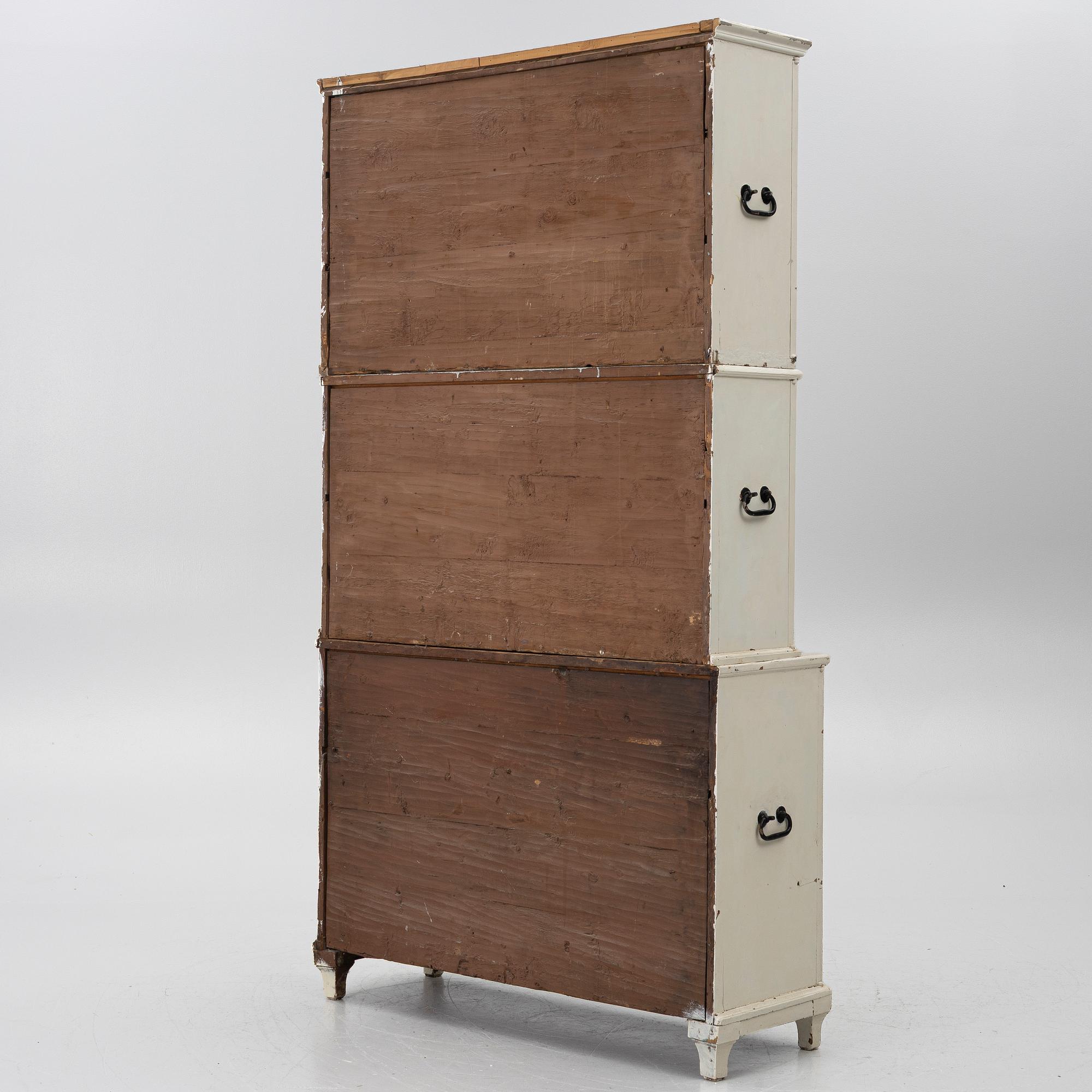 A cabinet, 18th/19th century.