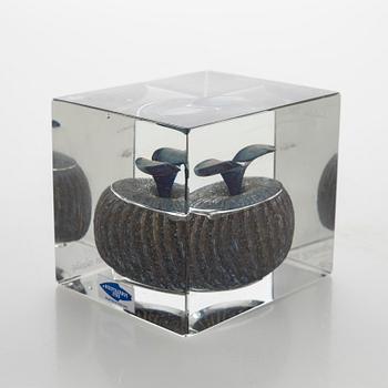 Oiva Toikka, annual glass cube 1980, signed Oiva Toikka Nuutajärvi 1980, 37/1000.
