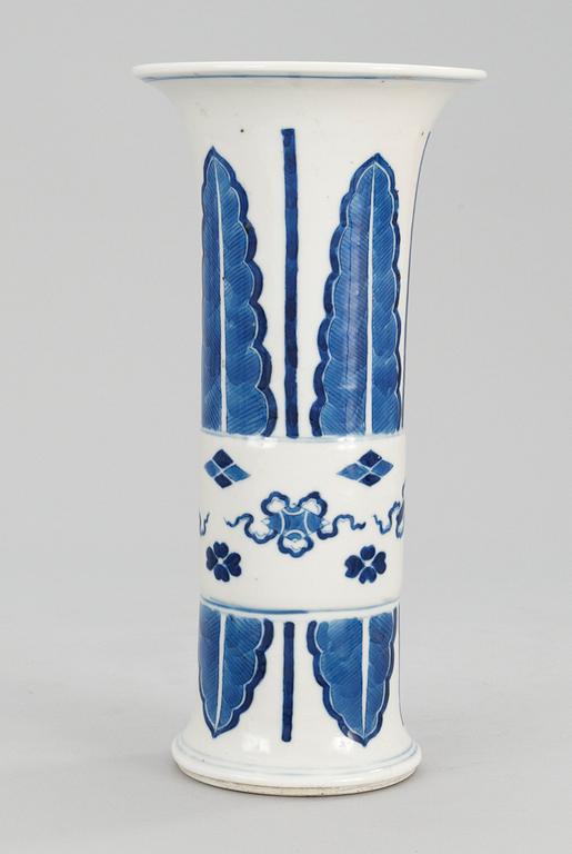 Vas, porslin. Qingdynastin 1800-tal.