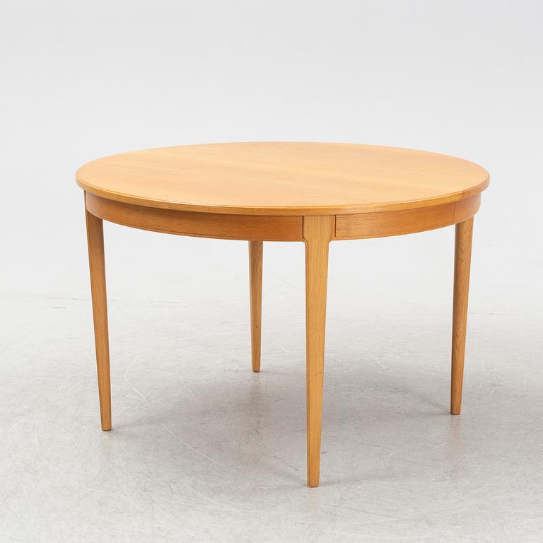 Carl Malmsten, a 'Herrgården' oak dining table from Bodafors, later part of the 20th Century.