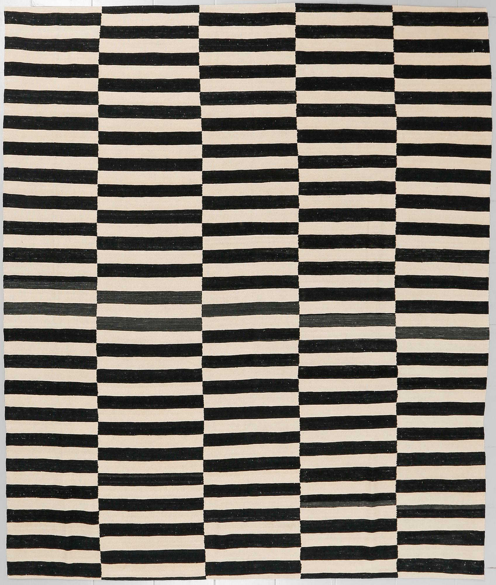 A Kelim carpet, ca 280 x 240 cm.