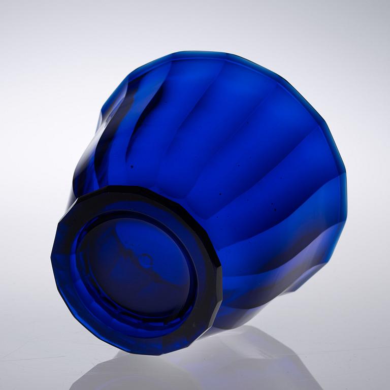 A Josef Hoffamann facet cut blue glass bowl, Wiener Werkstätte, Moser Karlsbad.