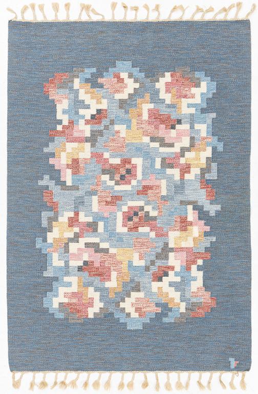 Erik Lundberg, matta, "Korall, blårosa", rölakan, ca 203 x 140 cm, Vävaregården Eringsboda, signerad V.