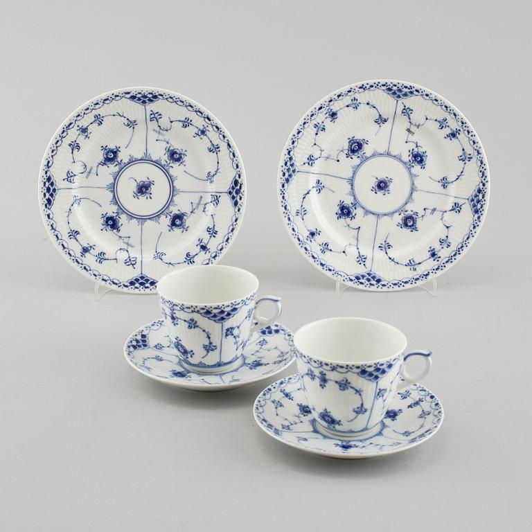 24 pieces of Musselmalet porcelain, made by Royal Copenhagen, 20th  century.