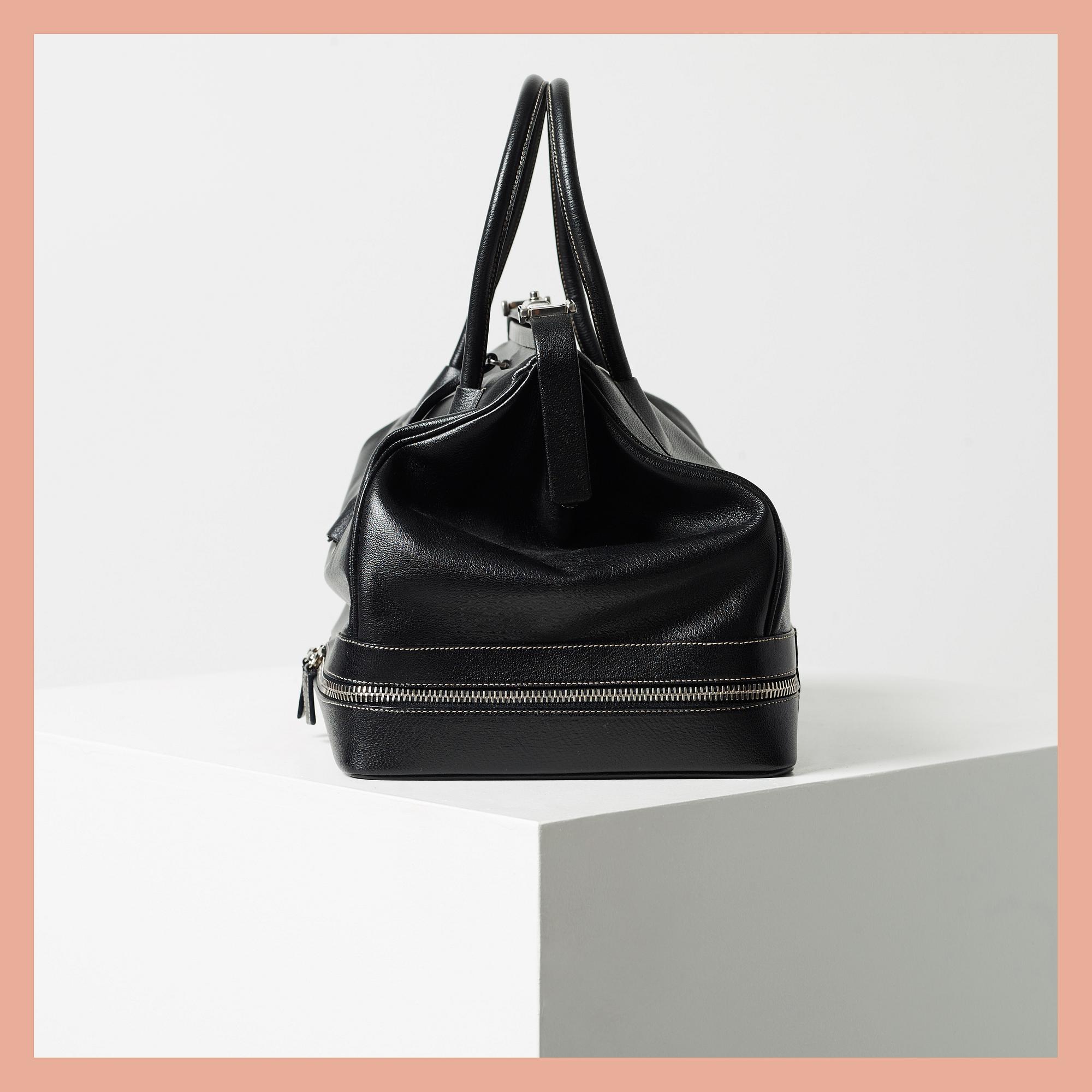 VÄSKA, Prada.