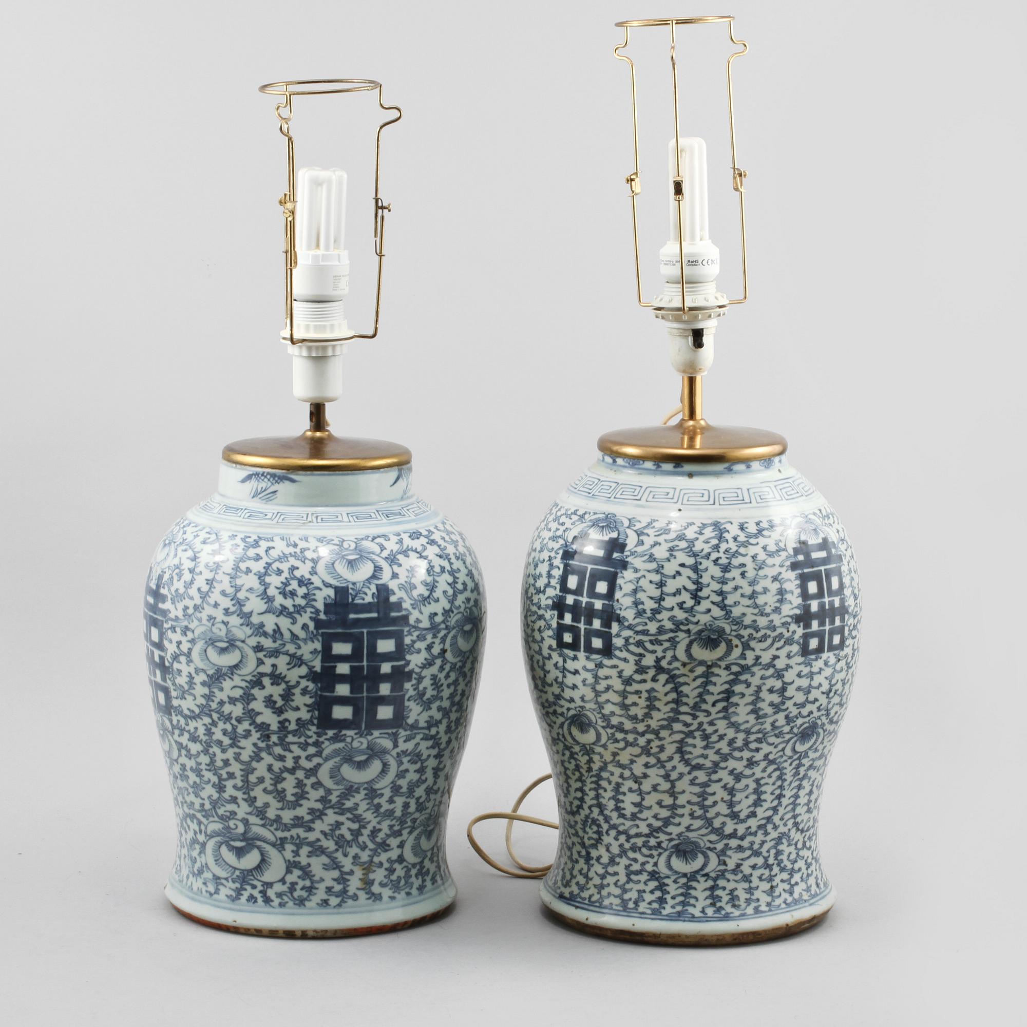 BORDSLAMPOR, 2 st, porslin, Kina, 1800-/1900-tal.