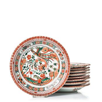 A set of nine famille verte 'pie crust' plates, Qing dynasty, Kangxi (1662-1722).