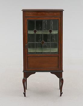 VITRINSKÅP, England, 1900-talets första hälft.