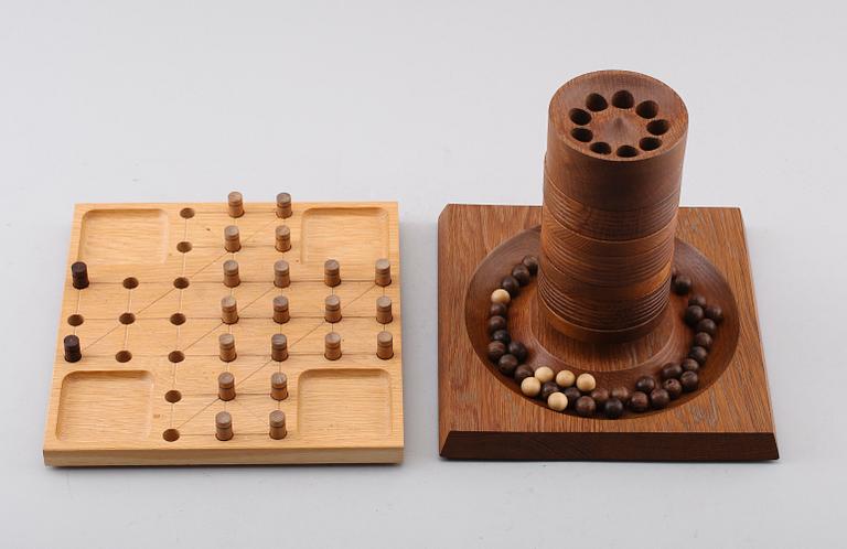 SPEL, 2 st, trä, Preben Paarup och Skjøde Skjern, Danmark, 1900-talets andra hälft.