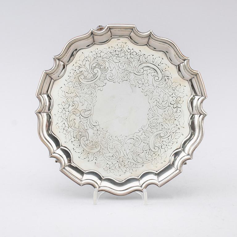 SALVER, silver, Adey, Joseph & Albert Savory, London 1834. Vikt ca 390 g.