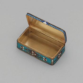A Russian early 20th century parcel gilt snuff-box, marks of Wasilij Agafonow, Moscow 1899-1908.