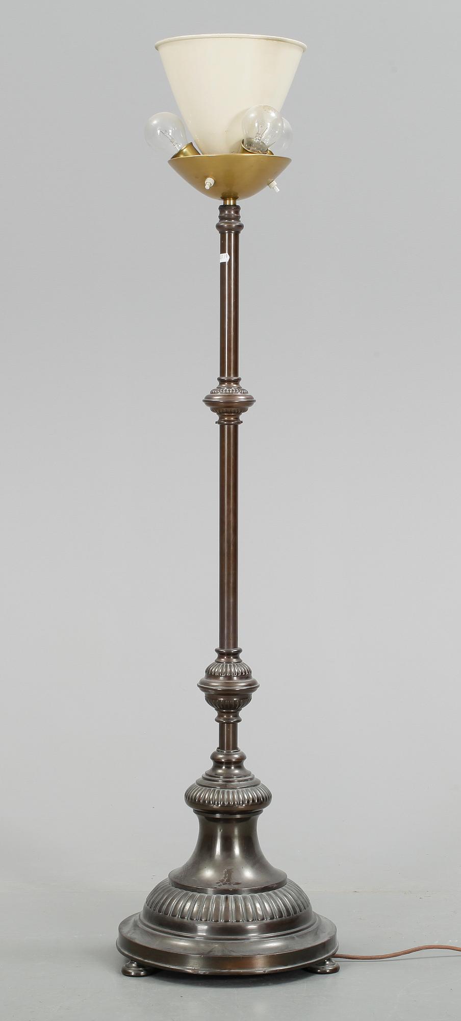 GOLVLAMPA, mässing, 1900-tal.