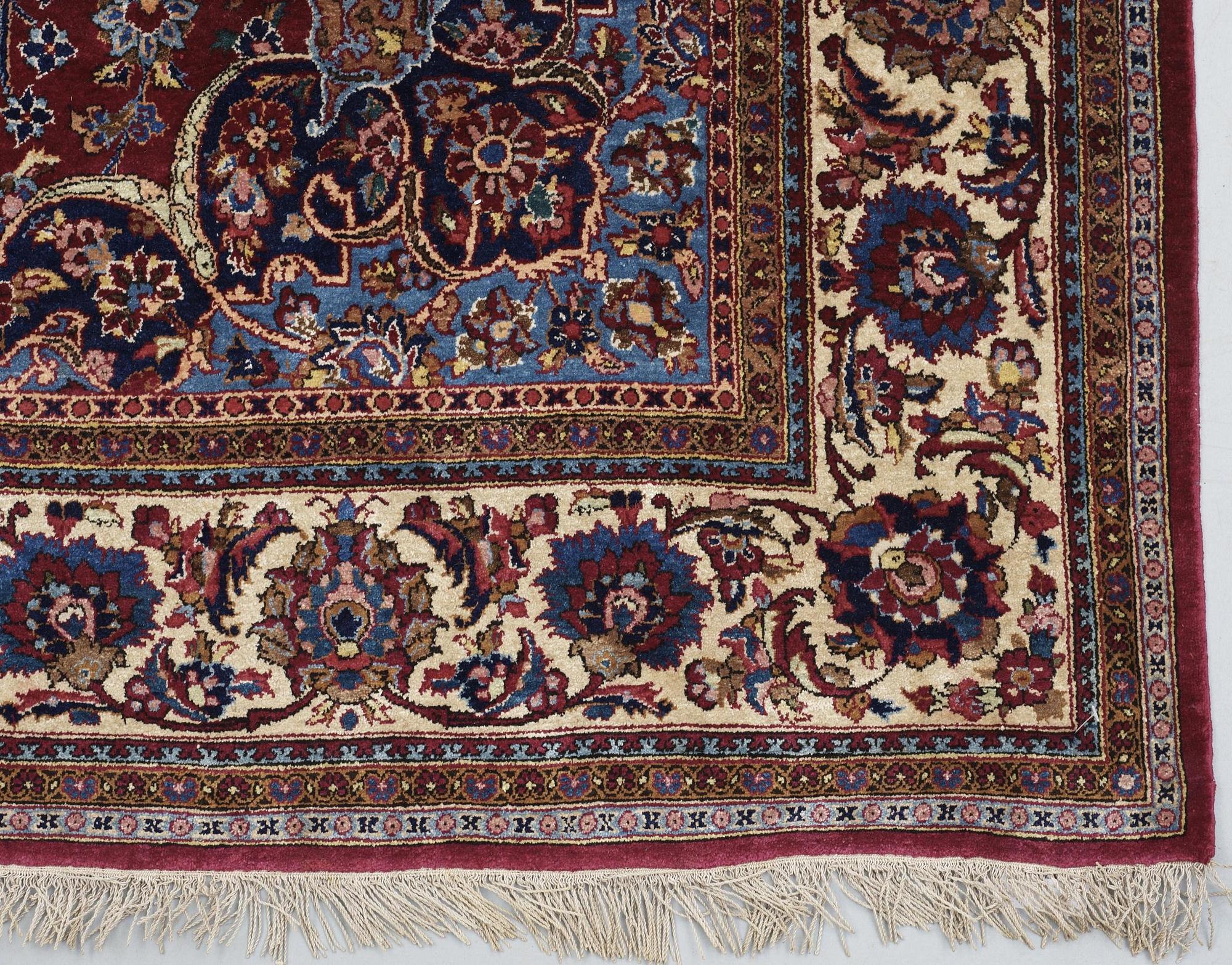 SEMI-ANTIQUE SILK KASHAN. 208,5 x 136 cm.