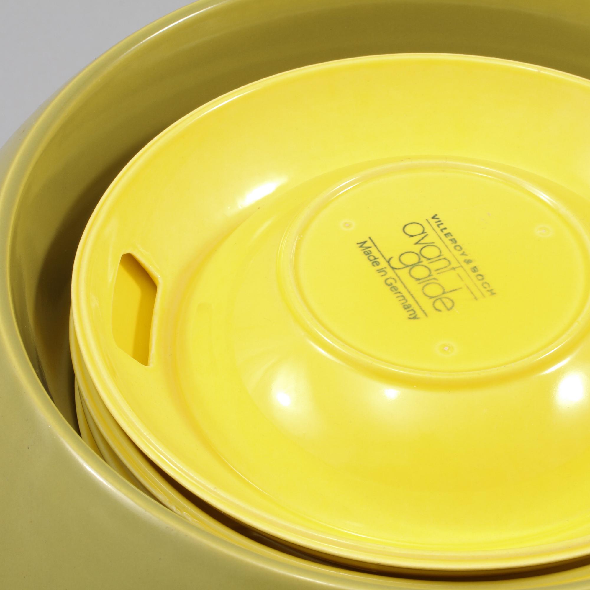 SERVISDELAR, 18 st, flintgods, "La Boule Avant Garde", Helen von Boch, Villeroy & Boch, formgiven 1971.