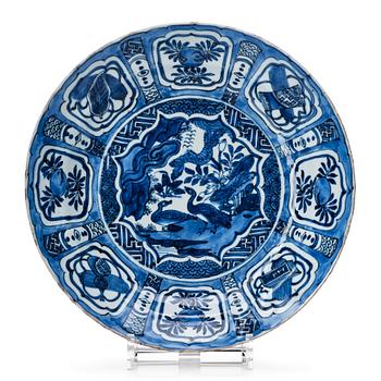 818. A blue and white kraak dish, Ming dynasty, Wanli (1572-1620).