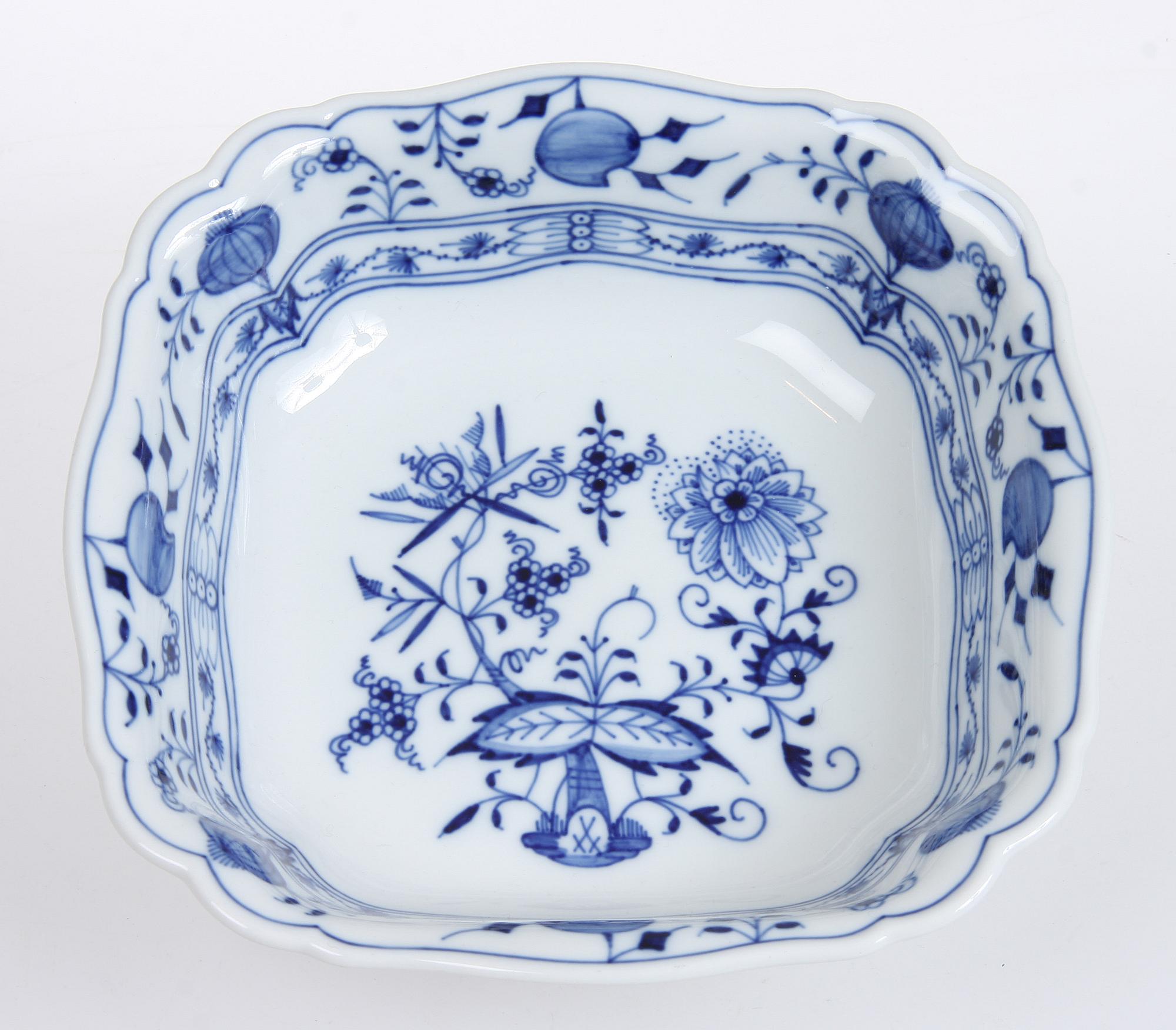 PARTI PORSLIN, 23 delar, "Lökmönstret", Meissen.