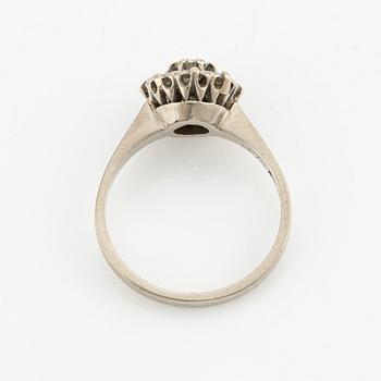 Ring, carmosémodell, 18K vitguld med briljantslipade diamanter.