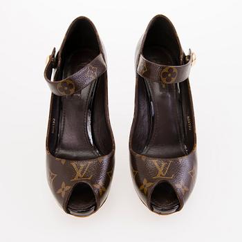 LOUIS VUITTON Monogram Ritual Mary-Jane Pumps in size 38.5.