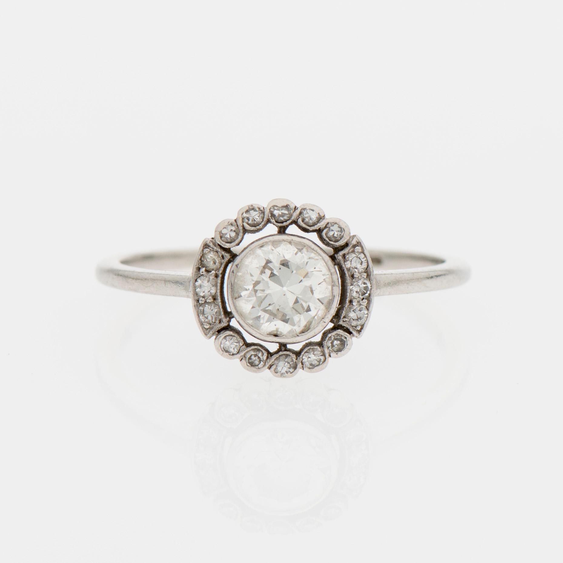 RING, platina, A.Tillander ca 1940-50-tal totalt ca 0,46 ct. Vikt 2,6 g.