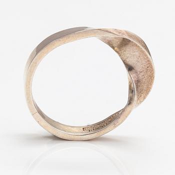 Pekka Piekäinen, Ring, sterlingsilver. Platinoro, Åbo 2008.