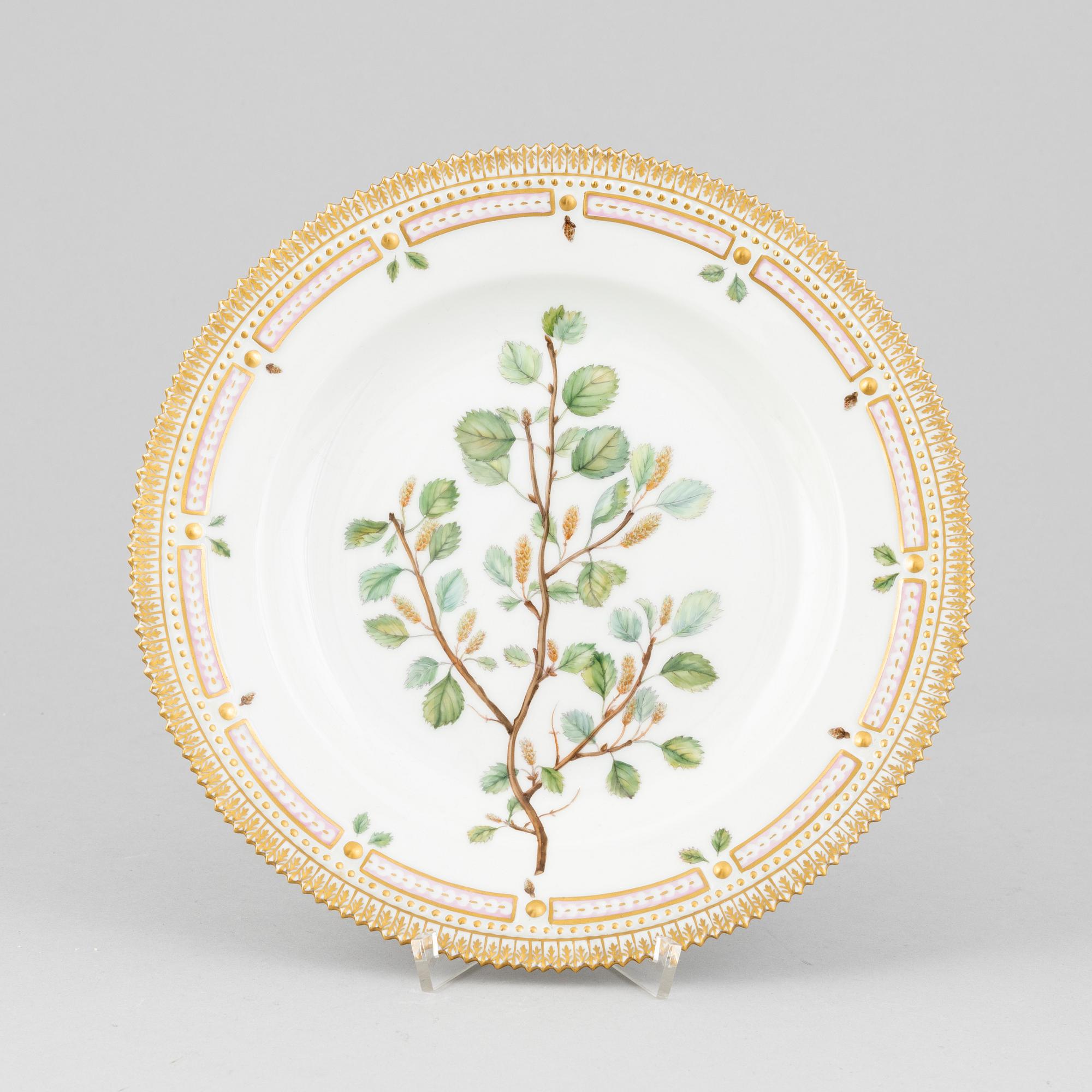 A Royal Copenhagen 'Flora Danica' porcelain plate, model 3549, 20th century.