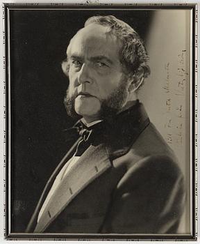 FOTOGRAFI, gelatin silver, "Victor Sjöström", egenhändig autograf.