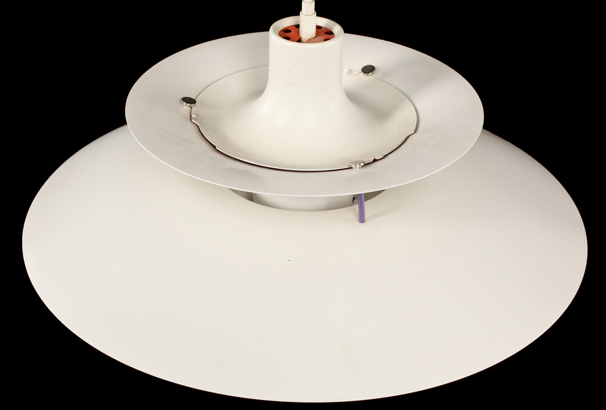 TAKLAMPA, "PH-lampa", Poul Henningsen för Louis Poulsen, Danmark, 1900-talets slut. Höjd ca 30 cm.