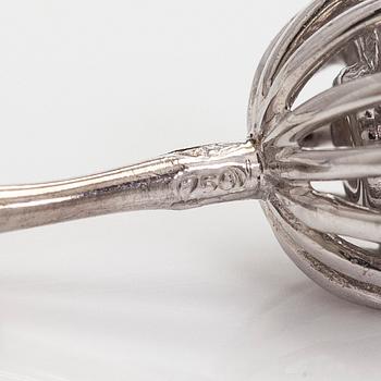 Örhängen, briljant- och åttkantslipade diamanter, 18K vitguld.