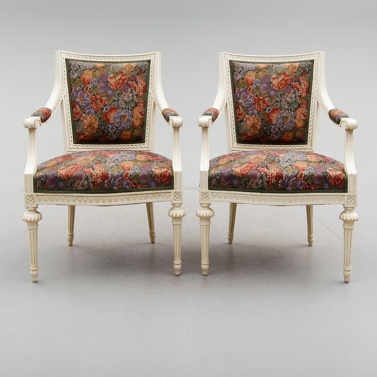 KARMSTOLAR, 1 par, gustaviansk stil, 1900-talets första hälft.