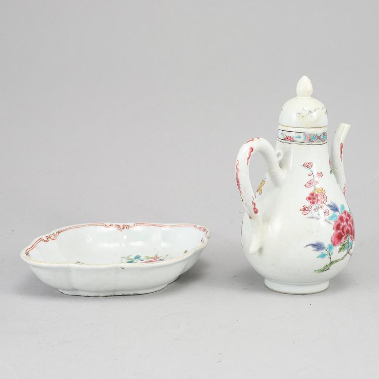 A famille rose teapot and a dish, Qing dynasty, 18th Century.