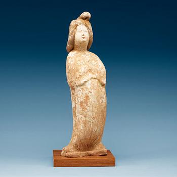 A pottery figure of a elegant female courtier, Tang dynasty (618-907).