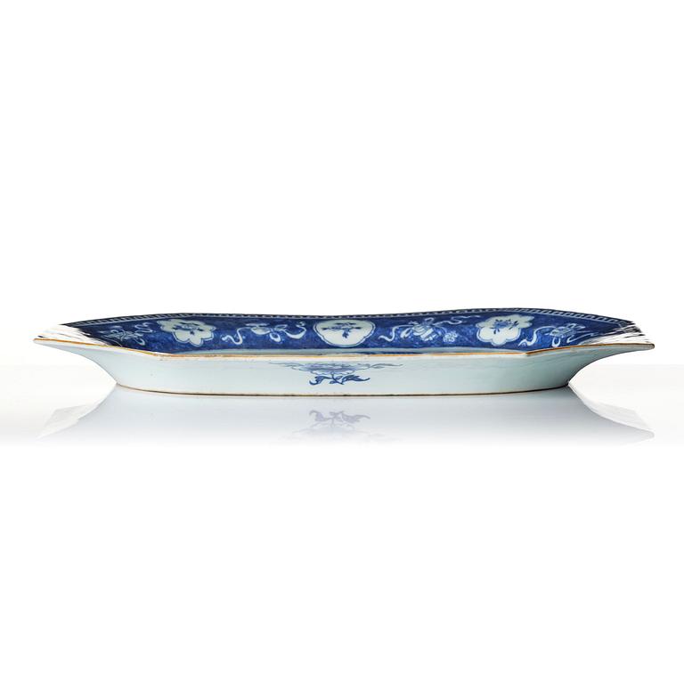 A blue and white octagonal dish, Qing dynasty, Qianlong (1736-95).