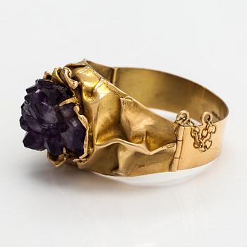 Reino Saastamoinen, An 18K gold and amethyst bracelet. Helsinki 1973.