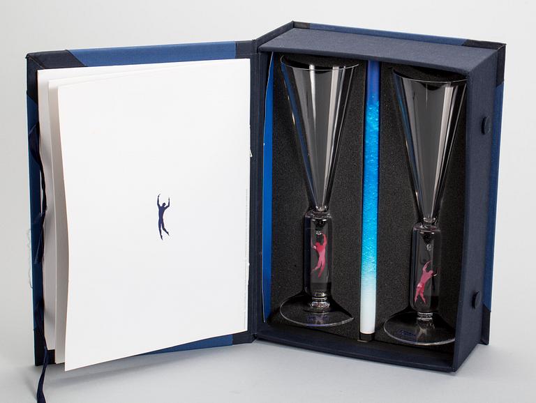 GLAS, ett par, "Millenium", Bertil Vallien, Kosta Boda, år 2000.