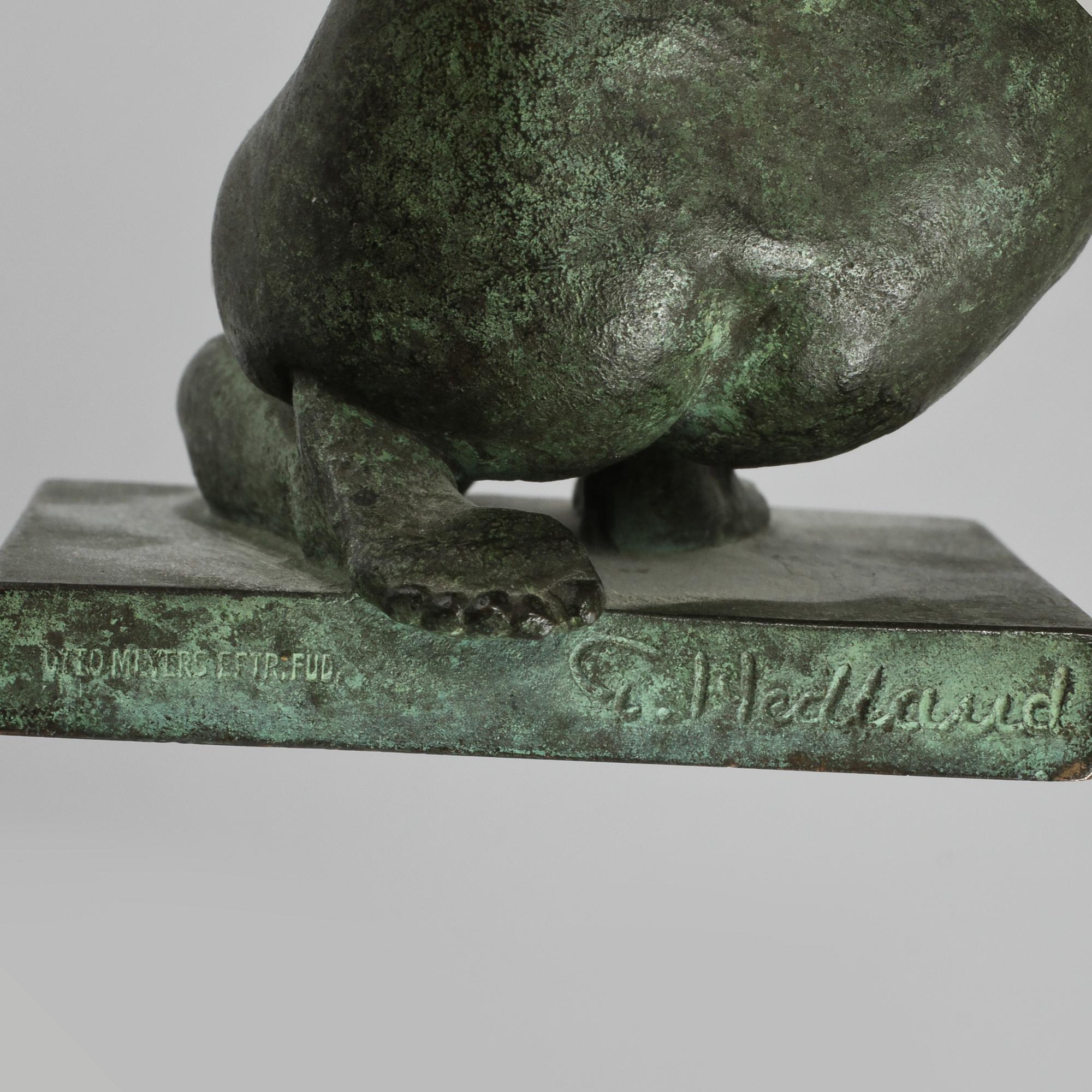 ERIC HEDLAND, figurin samt sigillstamp, grönpatinerad brons, signerad respektive monogramsignerad.