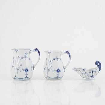 Dining and coffee service, 114 pieces, "Musselmalet", porcelain, Bing & Gröndahl and Royal Copenhagen, Denmark.