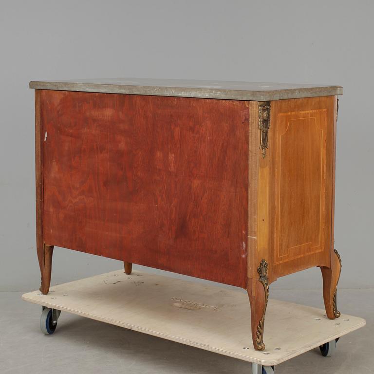 BYRÅ. Gustaviansk stil. 1900-tal.