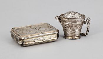 DOSOR, 2 st, silver, rokoko ca 1750 resp Holland 1850. Tot vikt 91 g.