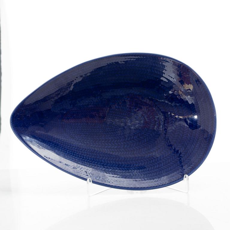 Hertha Bengtson, a set of nine 'Blå eld' service parts, Rörstrand.