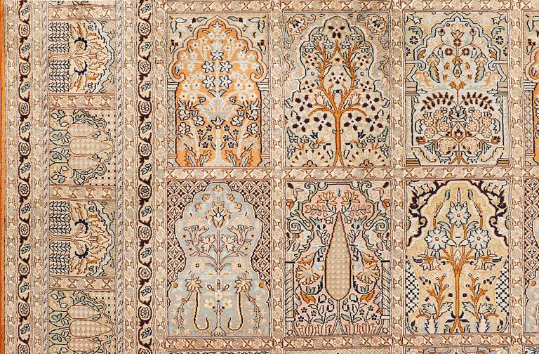A carpet Silke Kashmir, sk 24X24, ca 372 x 272 cm.