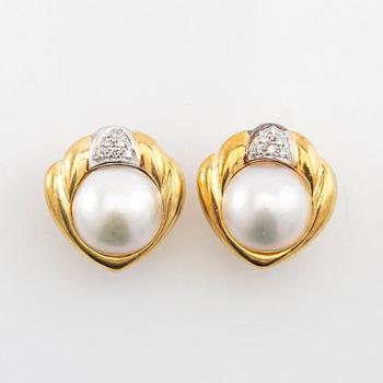 Earrings, a pair of 18K red and white gold with diamonds and mabé pearls.