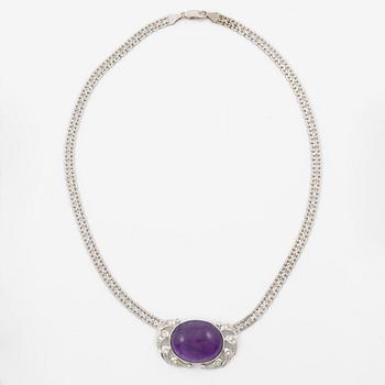 Necklace in 18K white gold with a cabochon-cut amethyst and round brilliant-cut diamonds.