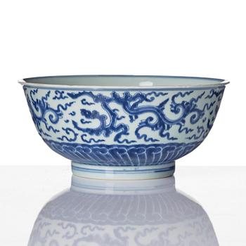 Skål, porslin. Qingdynastin, Yongzheng (1723-35).