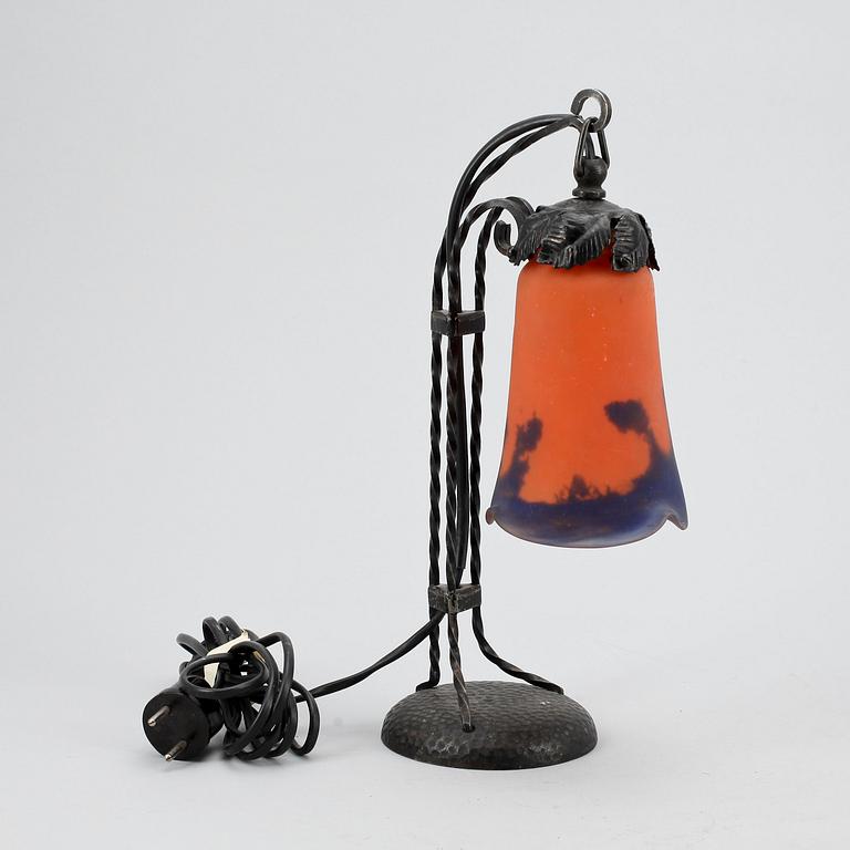 BORDSLAMPA, jugend, Noverdy Frankrike, 1900-talets början.