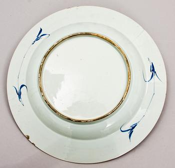 A blue and white dish, Qing dynasty, Kangxi (1662-1722).