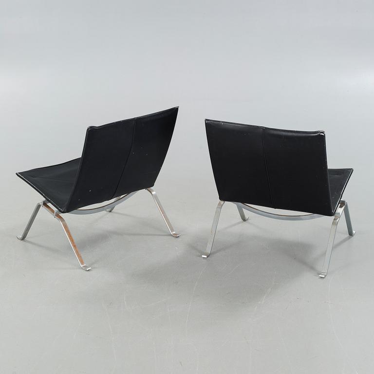 A pair of "PK22" chairs, designed by Poul Kjaerholm, made by Fritz Hansen in 1989.