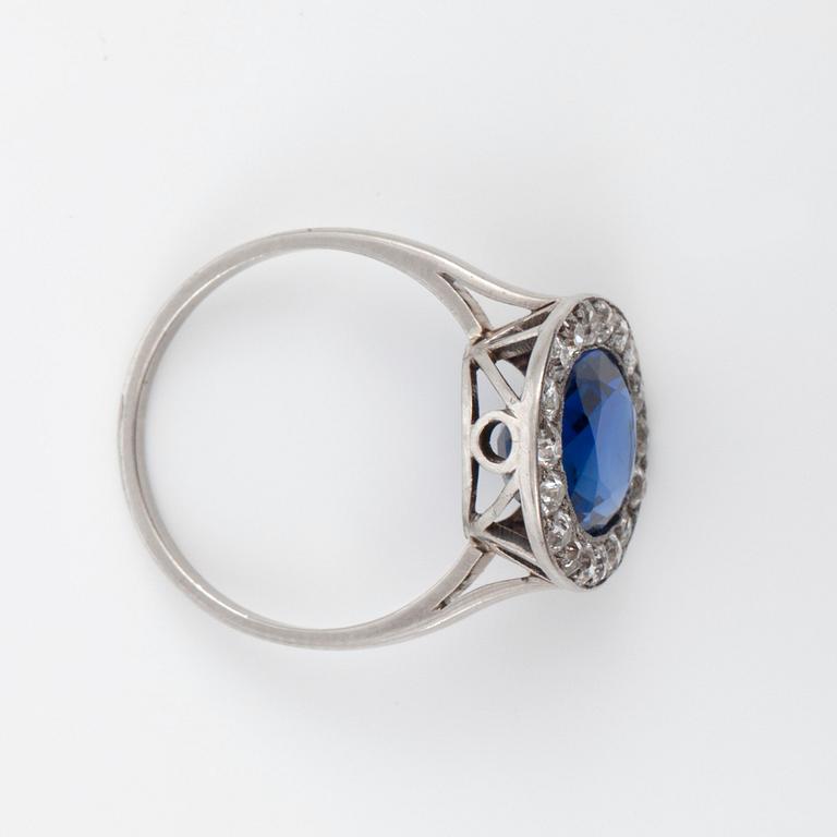 An untreated sapphire, 4.48 cts and brilliant-cut diamonds, circa 0.75 ct in total, ring.